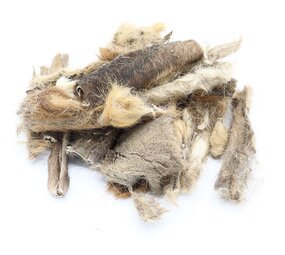 Bark-Bite Bark-Bite Hertenhuid met vacht - 15 cm - 500 gram Bark-Bite Bark-Bite Hertenhuid met vacht - 15 cm - 500 gram