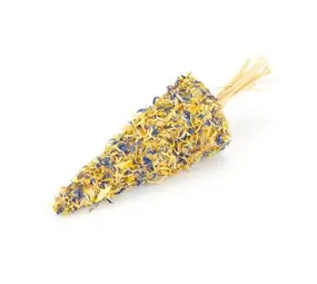 Mr. Crumble Mr. Crumble Strowortel met Bloemen - Knaagwortel - L 13.5 cm -  Ø 6 cm Mr. Crumble Mr. Crumble Strowortel met Bloemen - Knaagwortel - L 13.5 cm -  Ø 6 cm