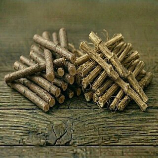 Knaaghout en stengels voor dieren