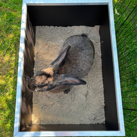 Rabbitat Rabbitat Premium Konijnenzandbak - Graafbak voor konijnen - 78.5x55x35 cm Rabbitat Rabbitat Premium Konijnenzandbak - Graafbak voor konijnen - 78.5x55x35 cm