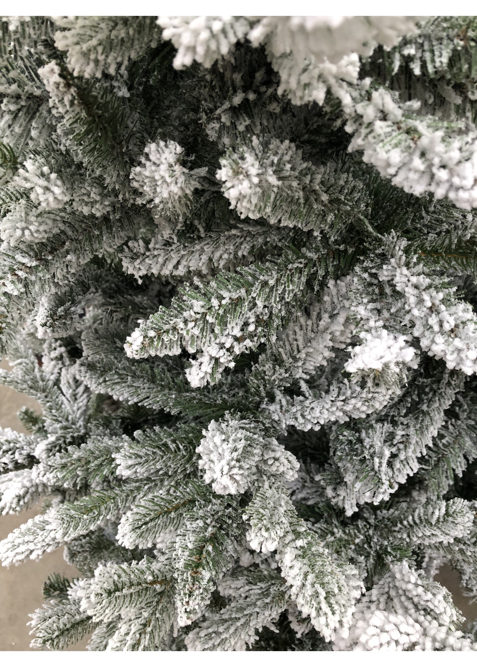 Kunstkerstboom Allison pine H 180cm Ø112cm sneeuw