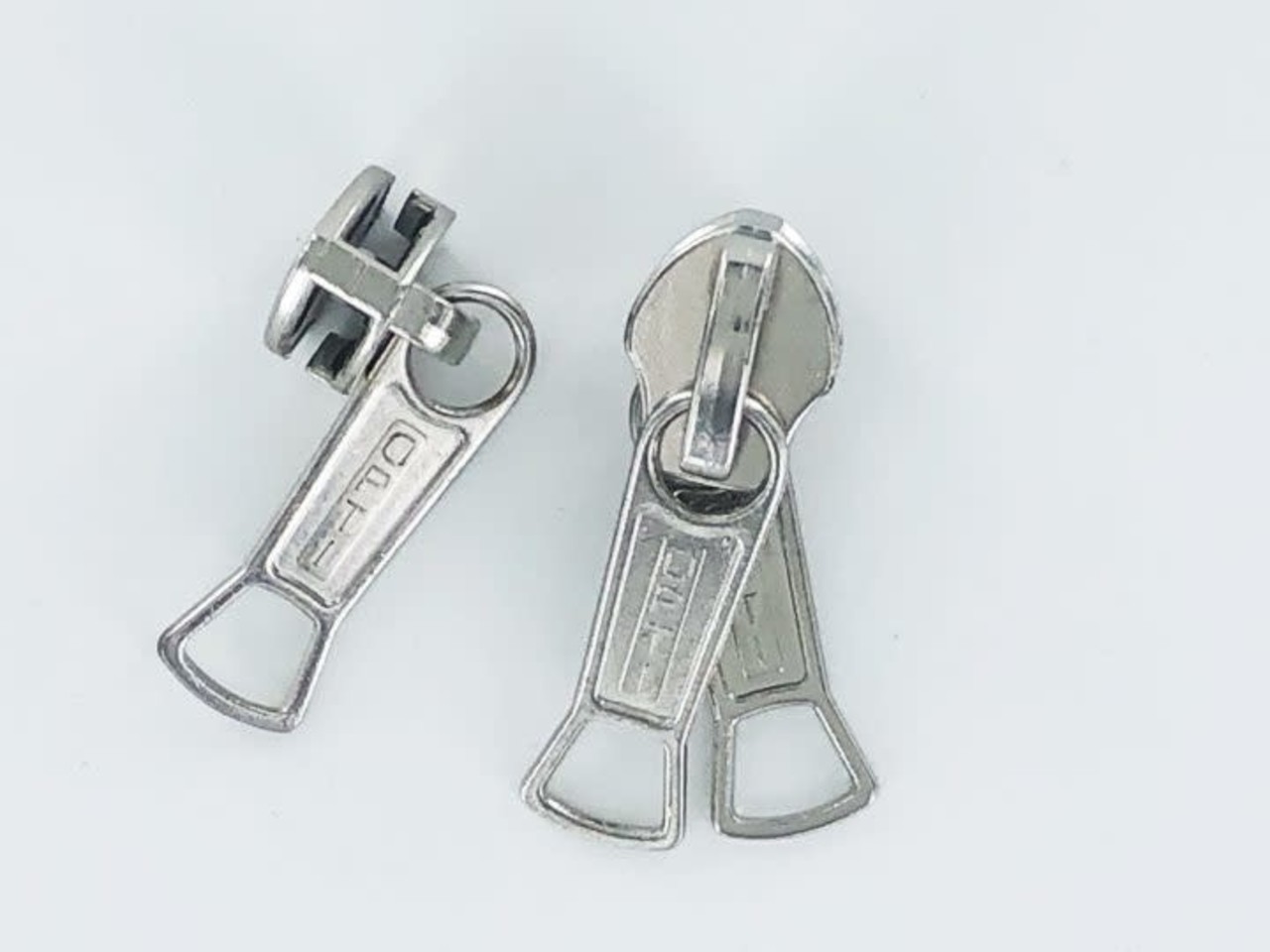 Optilon Optilon | Runner / Schuiver | voor 10 mm Spiraalrits | RT25 | 2 grijpplaten | Koper-Vernikkeld Optilon Optilon | Runner / Schuiver | voor 10 mm Spiraalrits | RT25 | 2 grijpplaten | Koper-Vernikkeld