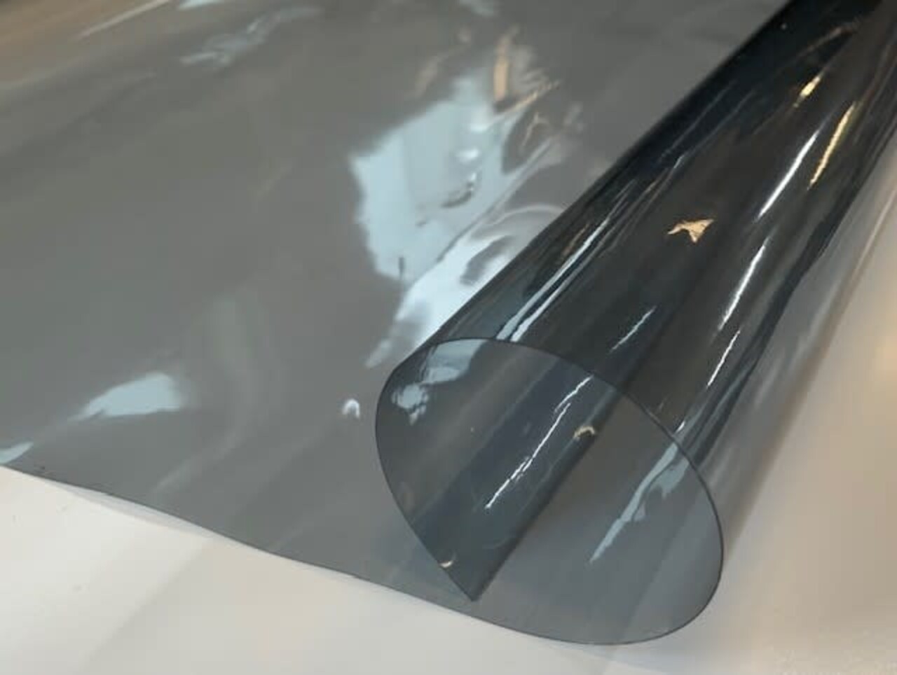 Achilles Achilles | Raamfolie / Glasfolie | Vinistar Smoke Tint | Dikte 0,3 mm | Breedte 137 cm | Prijs per meter Achilles Achilles | Raamfolie / Glasfolie | Vinistar Smoke Tint | Dikte 0,3 mm | Breedte 137 cm | Prijs per meter