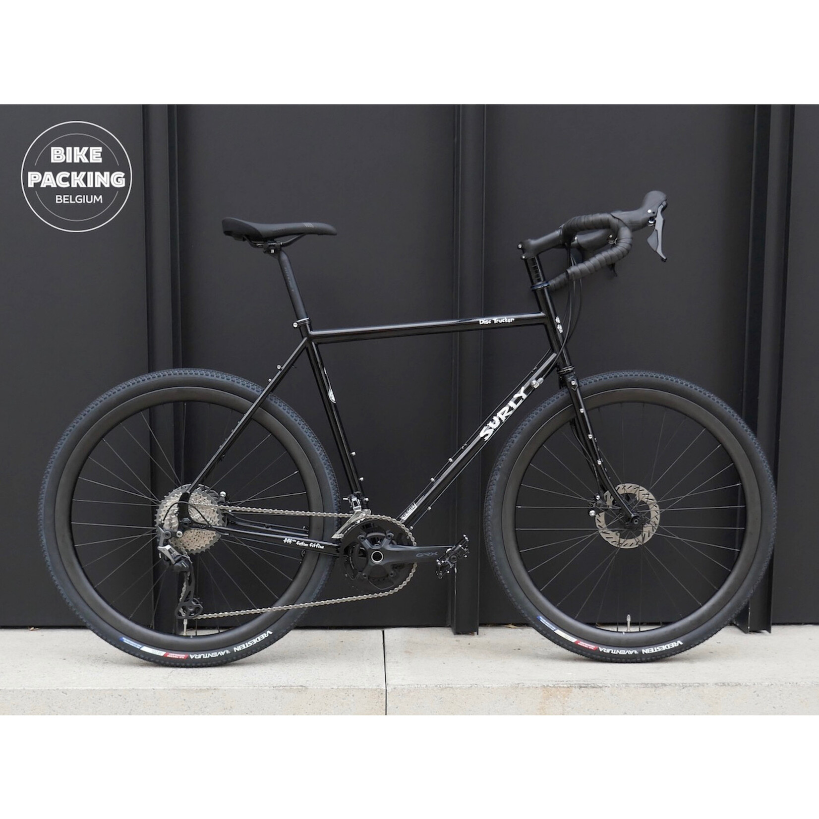 Surly Disc Trucker 58 black custombuilt (showroom)