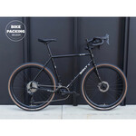 Surly Disc Trucker 58 black custombuilt (showroom)