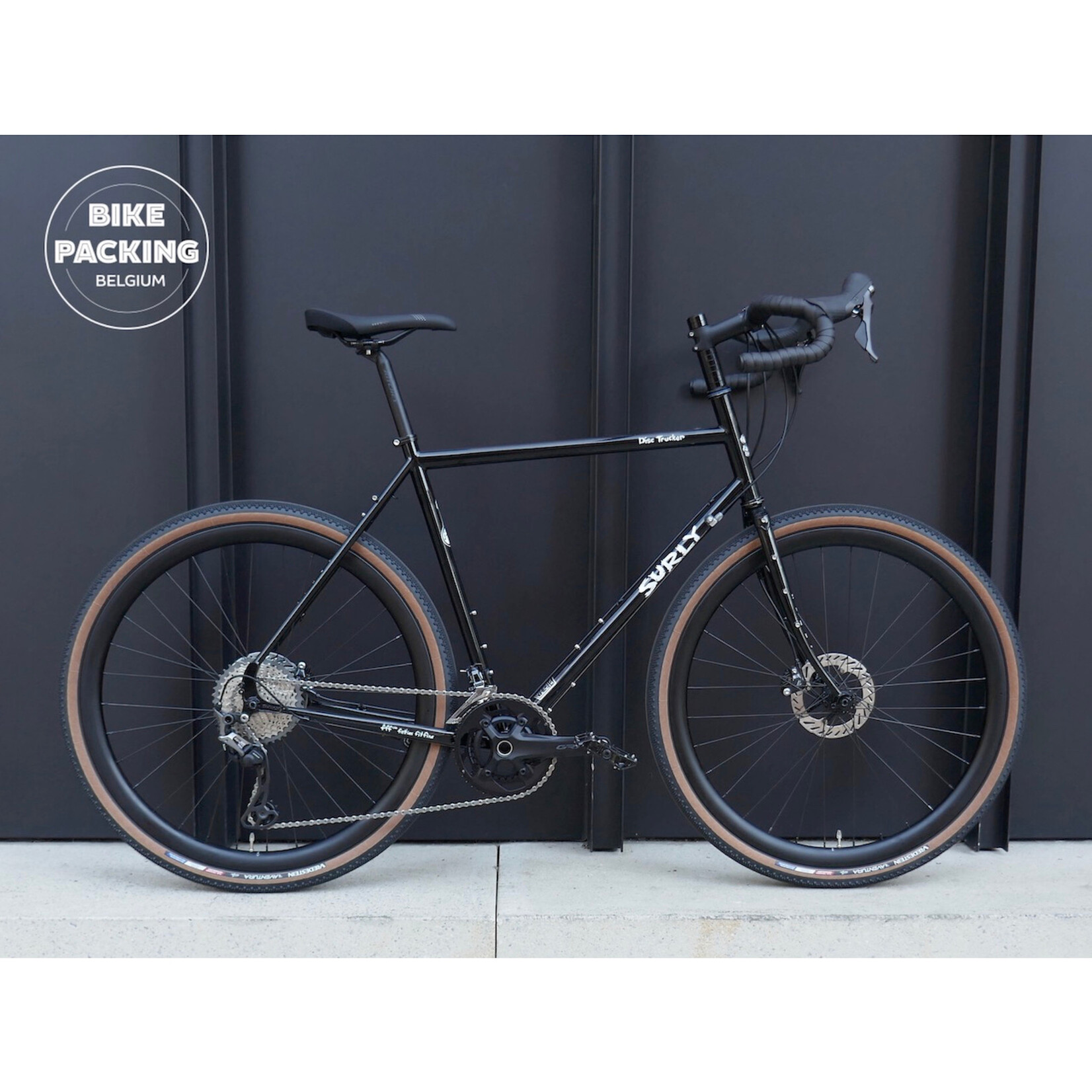 Surly Disc Trucker 58 black custombuilt (showroom)