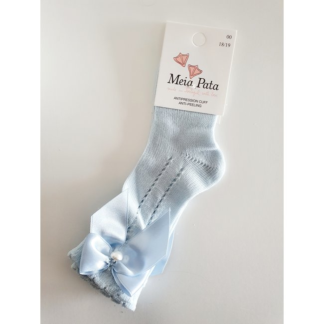 Meia Pata Babyblauwe kniekous met satijnen strikje en parel