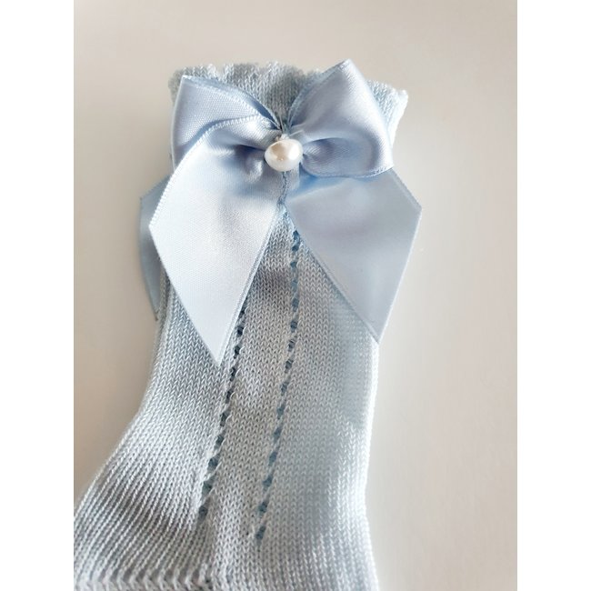 Meia Pata Babyblauwe kniekous met satijnen strikje en parel