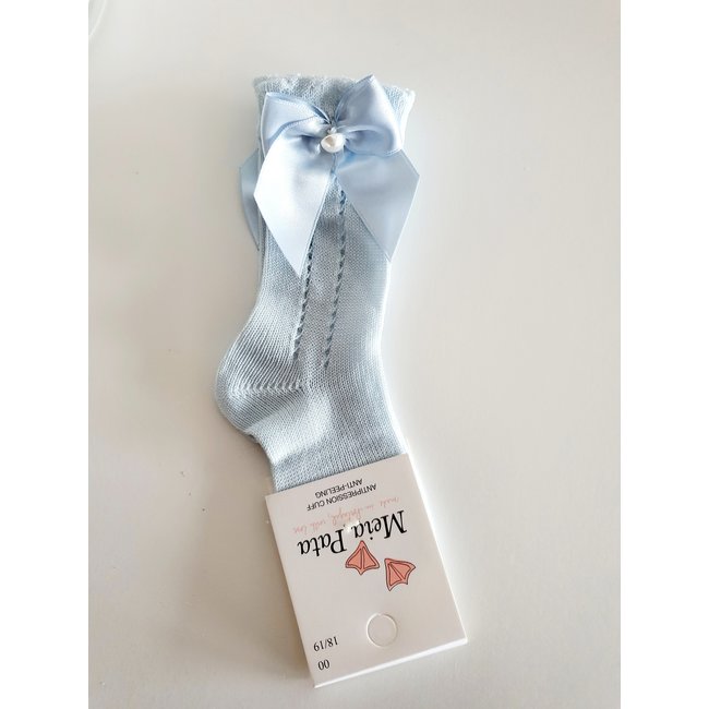 Meia Pata Babyblauwe kniekous met satijnen strikje en parel