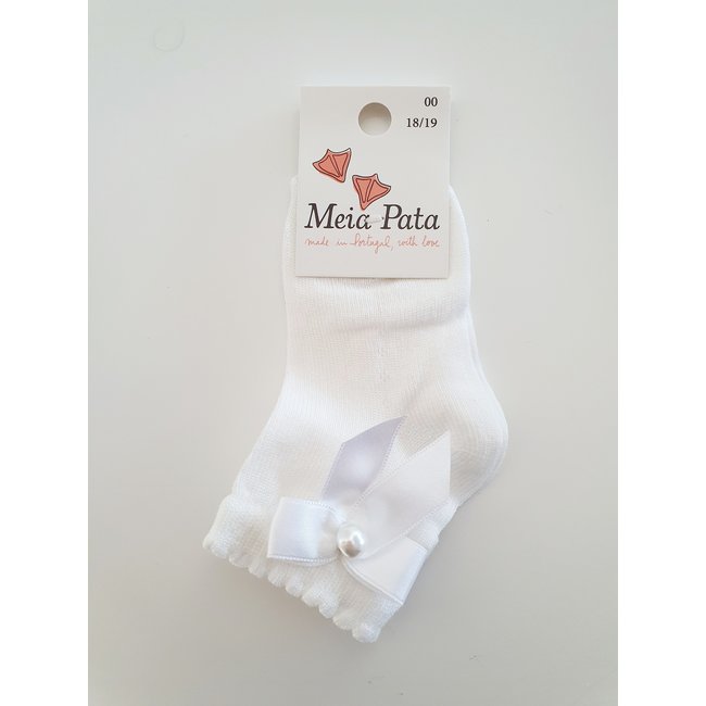 Meia Pata Ivoren korte enkelkousjes met satijnen strikje en pareltje.
