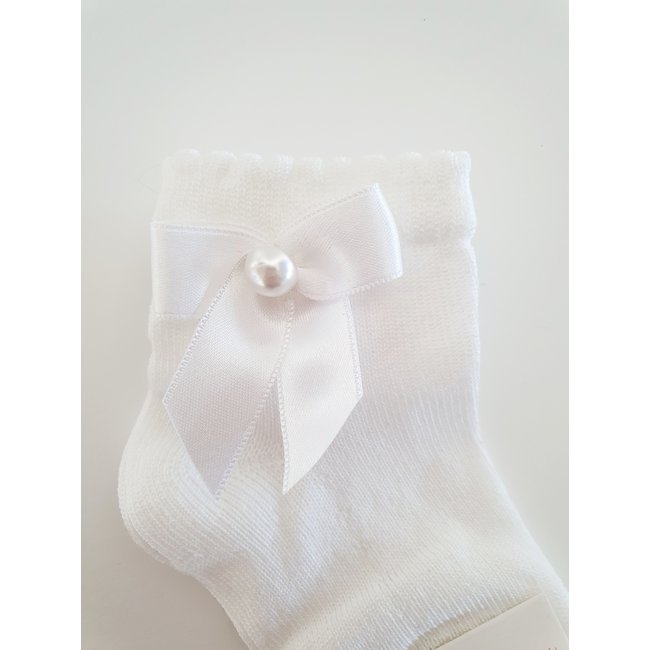 Meia Pata Ivoren korte enkelkousjes met satijnen strikje en pareltje.