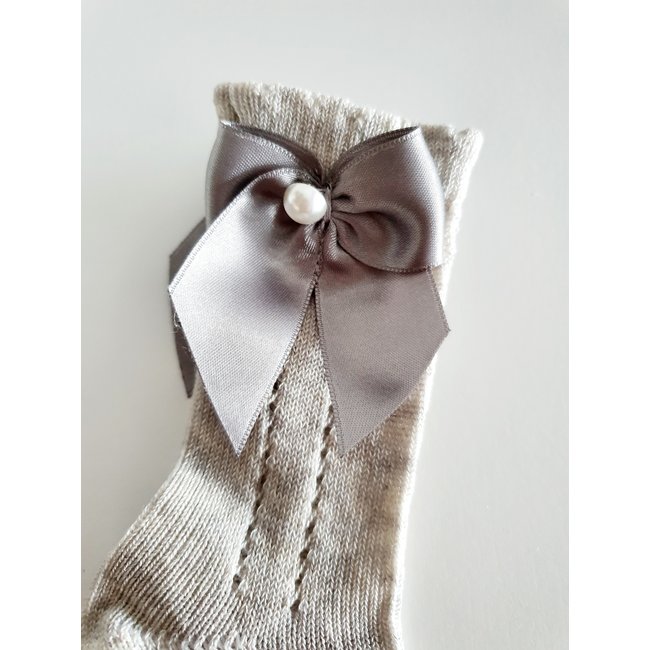 Meia Pata Lichtgrijze kniekous met satijnen strikje en parel