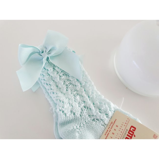 Cóndor Aquamarine kniekous met visgraatpatroon en strikje.