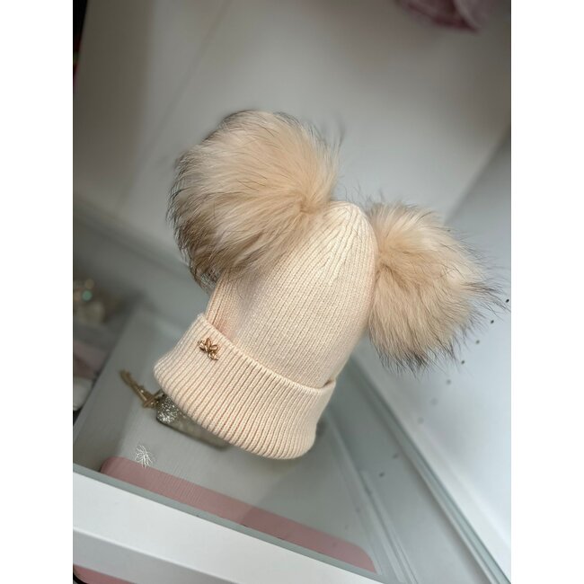 Lovely Little Lyna Muts Yara Beige dubbele pompom