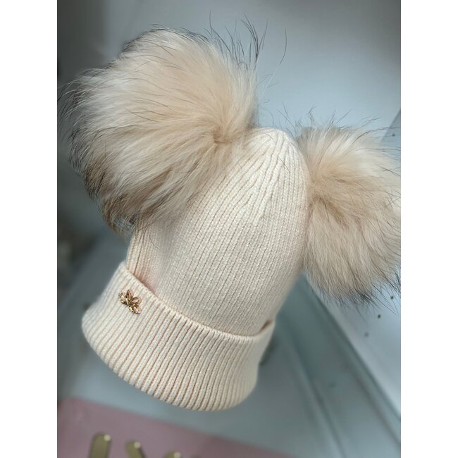 Lovely Little Lyna Muts Yara Beige dubbele pompom