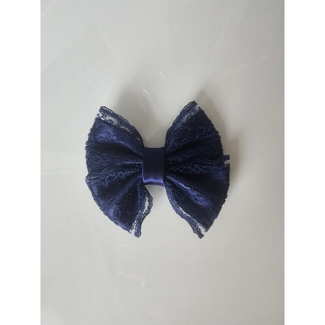 Bow-tique Satijnen strik met kant donkerblauw