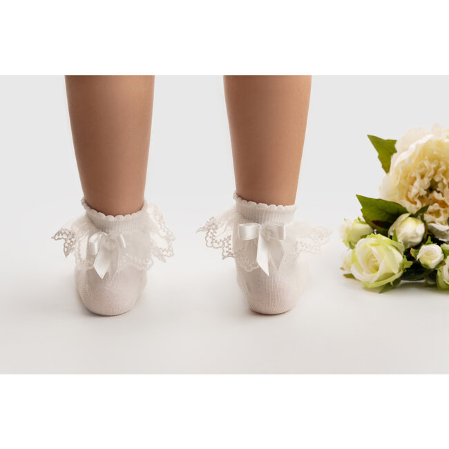 Meia Pata Witte enkelkousjes met tulle en satijnen strikje