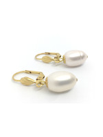 Gold plated earrings from Els de Ruyter with freshwater pearls