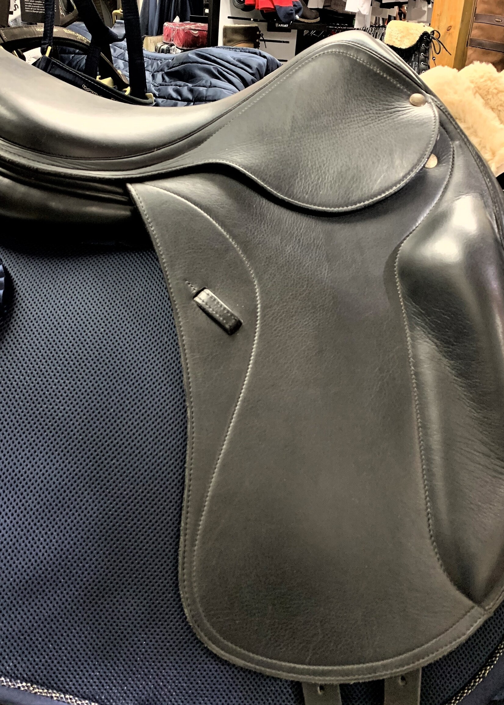 Equipe Equipe Elegance Mono Dressage Saddle 17" M Black Ex Demo