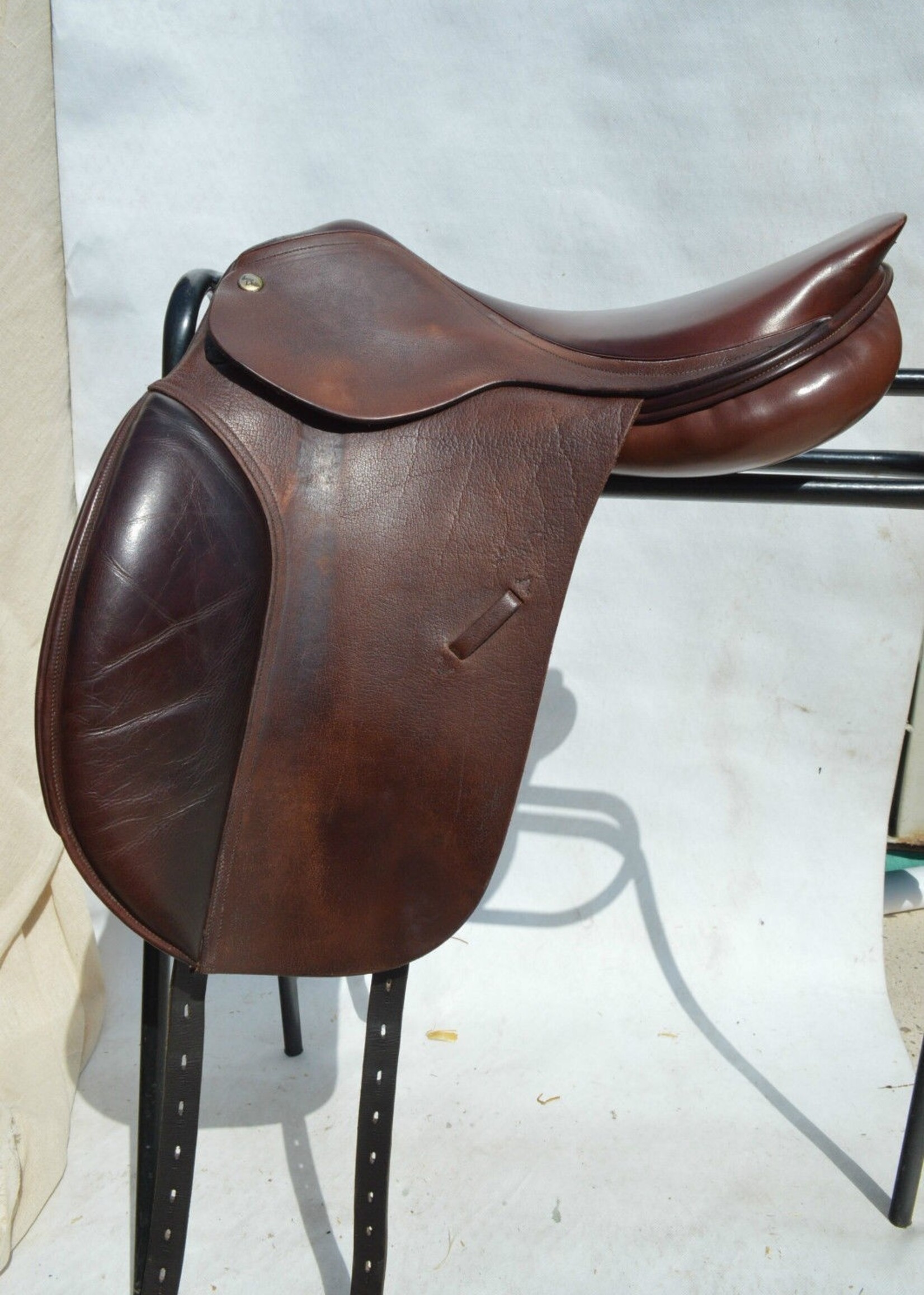 Harry Dabbs Harry Dabbs Close Contact Flat Seat Dressage 17 1/2" NM Autumn Gold Second Hand Saddle