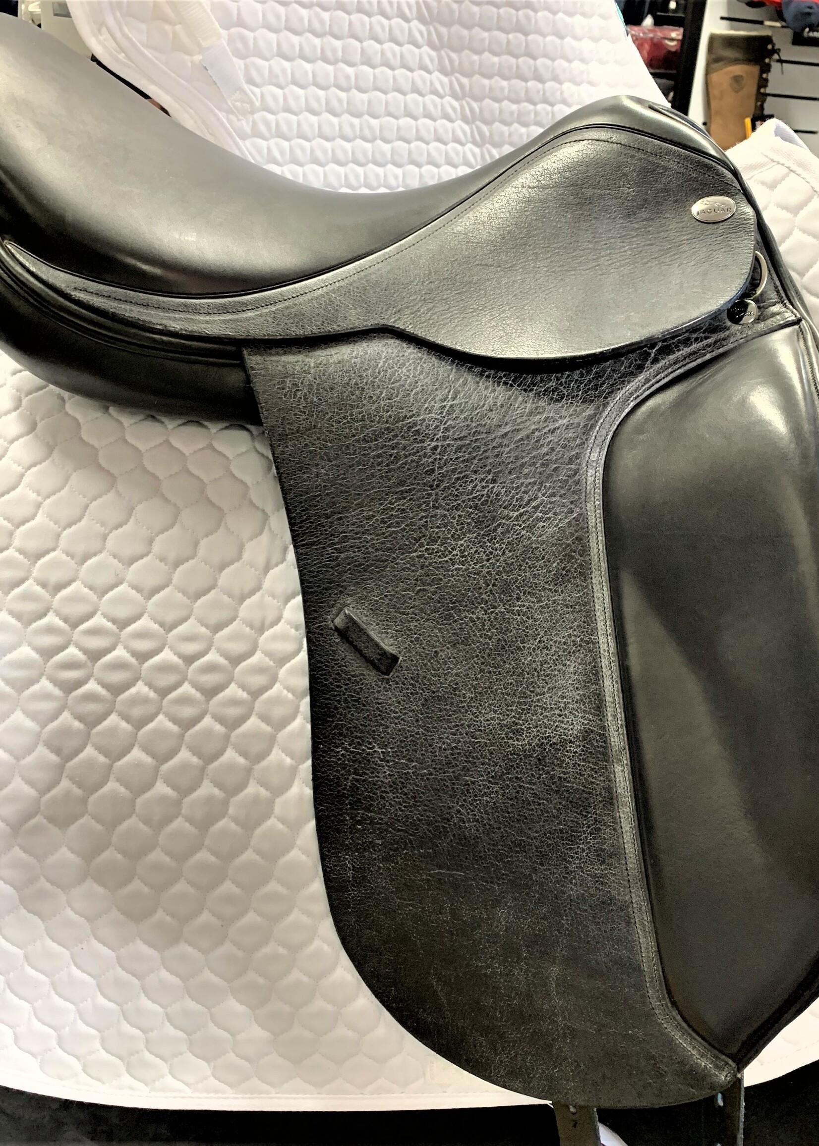 Jaguar Jaguar Close Contact XKC Dressage Saddle  18" M Black Buffalo Leather with Wool Panels Ex Demo