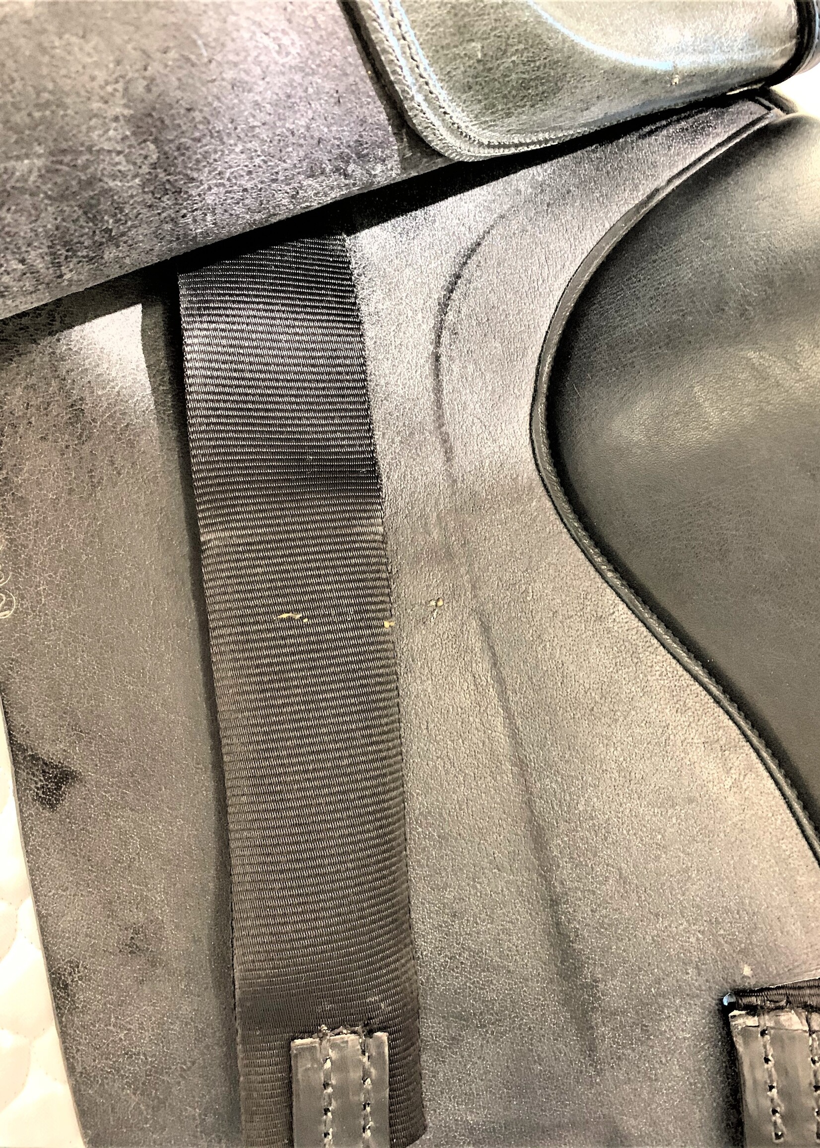 Jaguar Jaguar Close Contact XKC Dressage Saddle  18" M Black Buffalo Leather with Wool Panels Ex Demo