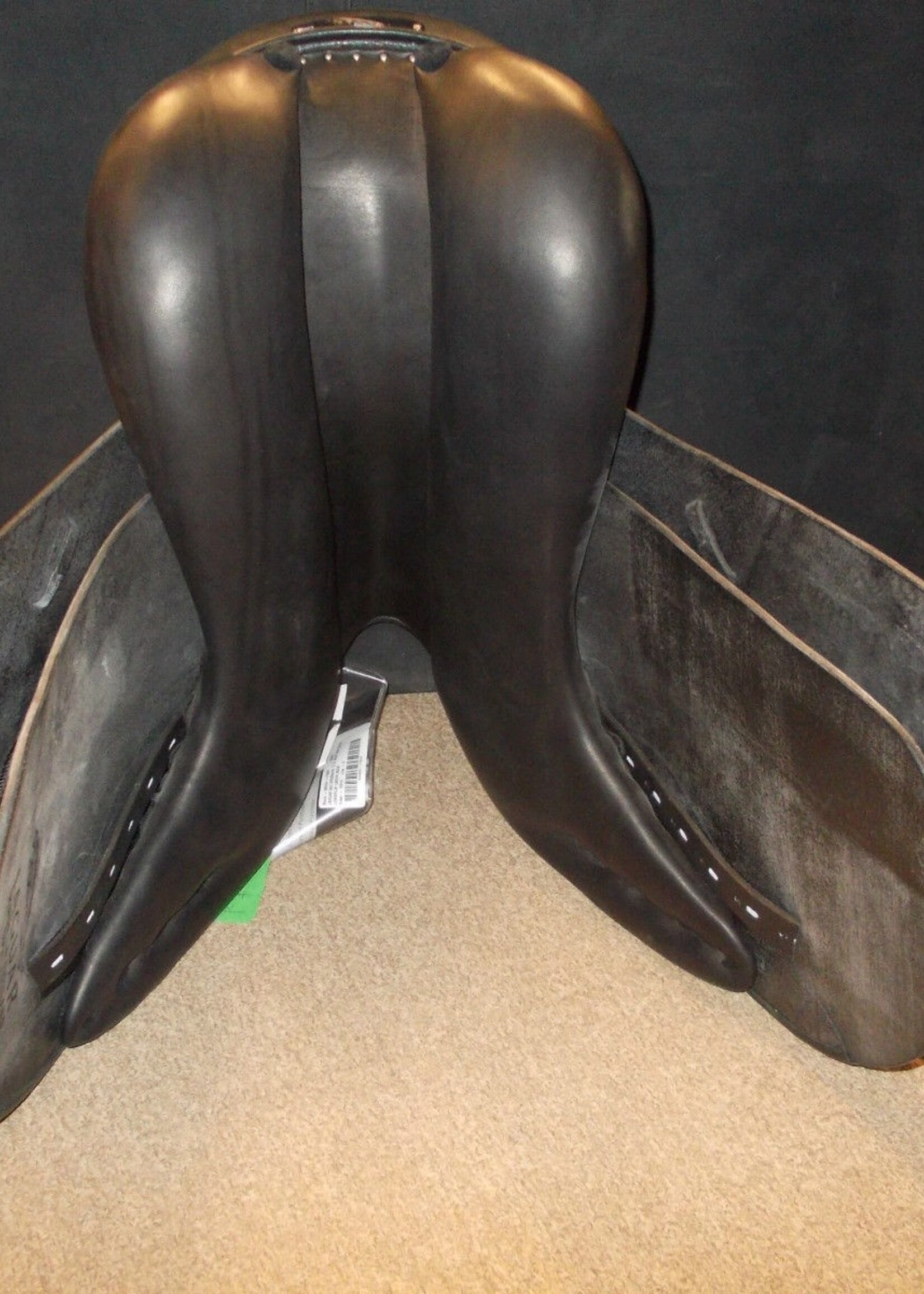 Jaguar Jaguar Deep Seat XKC Dressage Saddle  17 1/2" 25 Black Buffalo Leather with a Longer Saddle Flap & Wool Panels Ex Demo