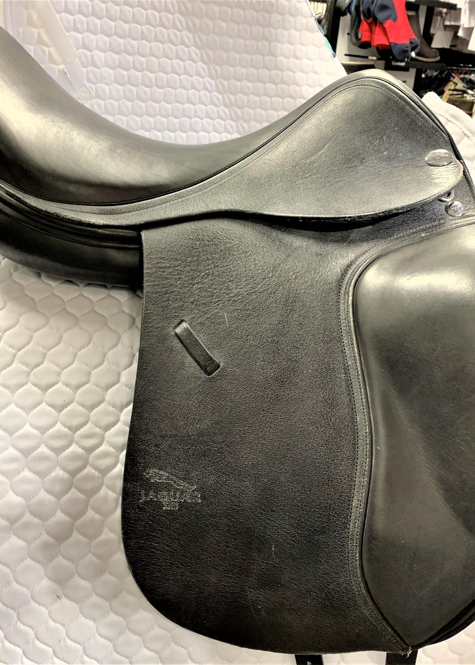 Jaguar Jaguar Deep Seat XKC Dressage Saddle 18" M Black Buffalo Leather with Wool Panels Ex Demo
