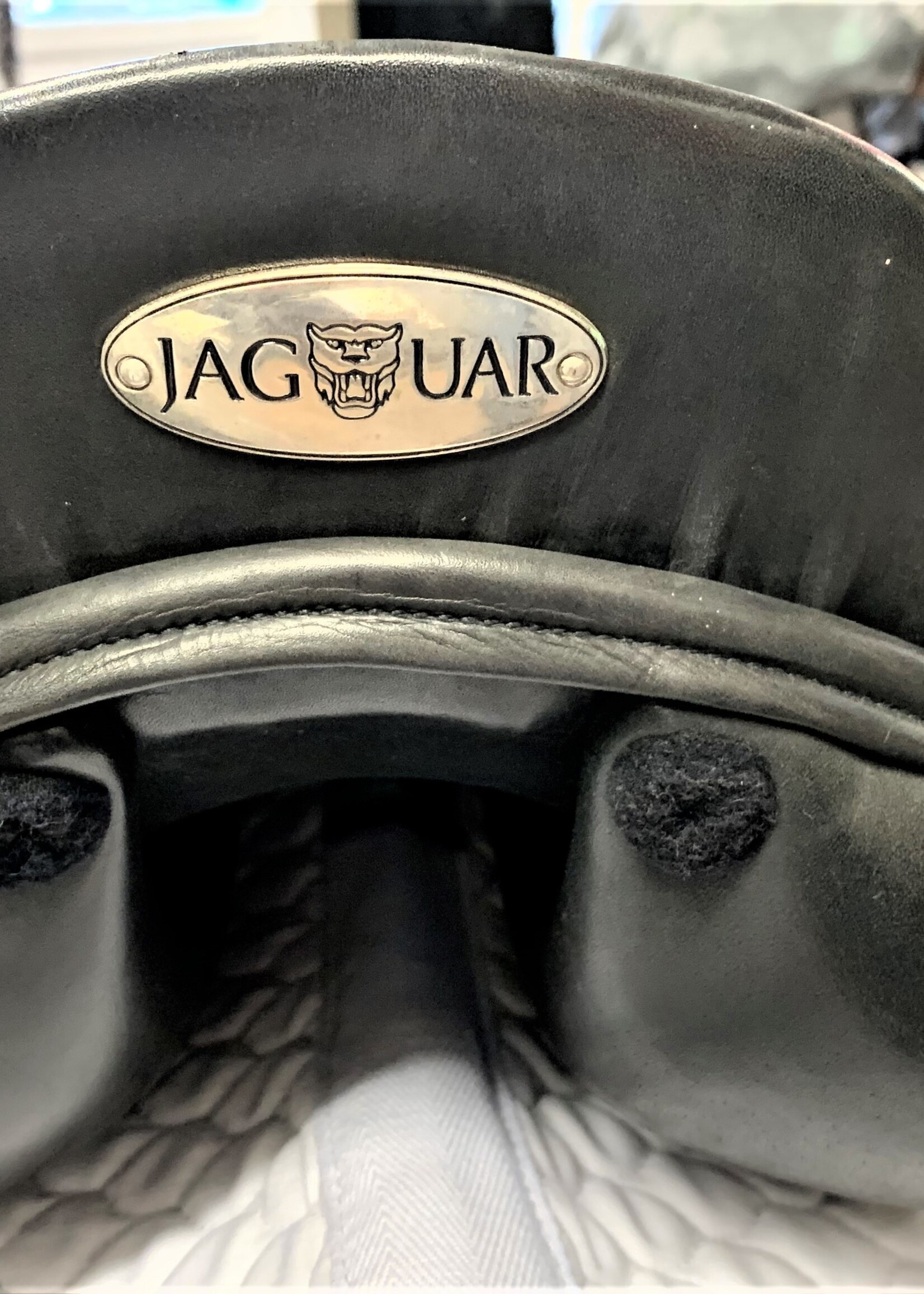 Jaguar Jaguar Deep Seat XKC Dressage Saddle 18" M Black Buffalo Leather with Wool Panels Ex Demo