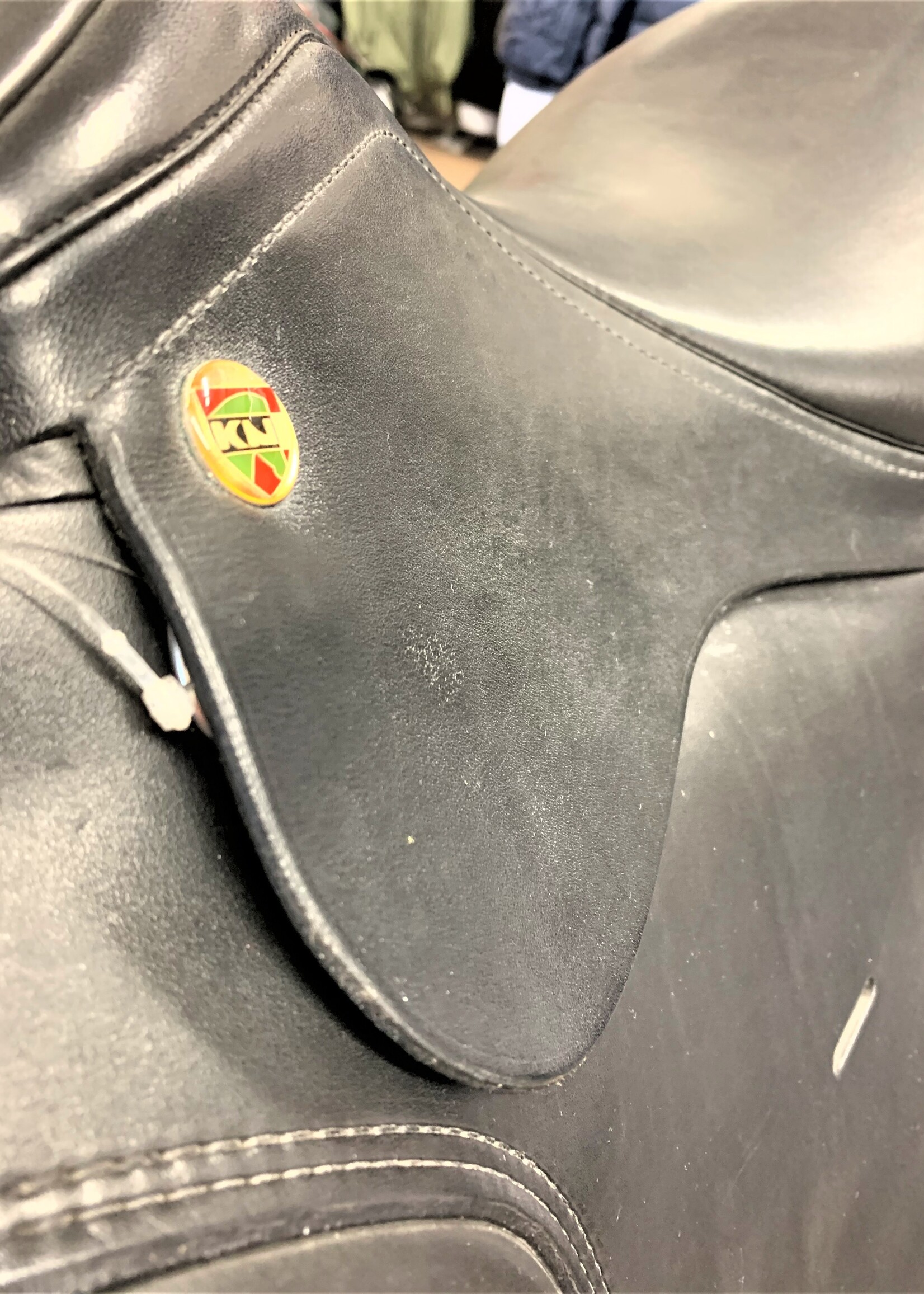 KN KN Symphonie Dressage Saddle 17" M Black Ex Demo