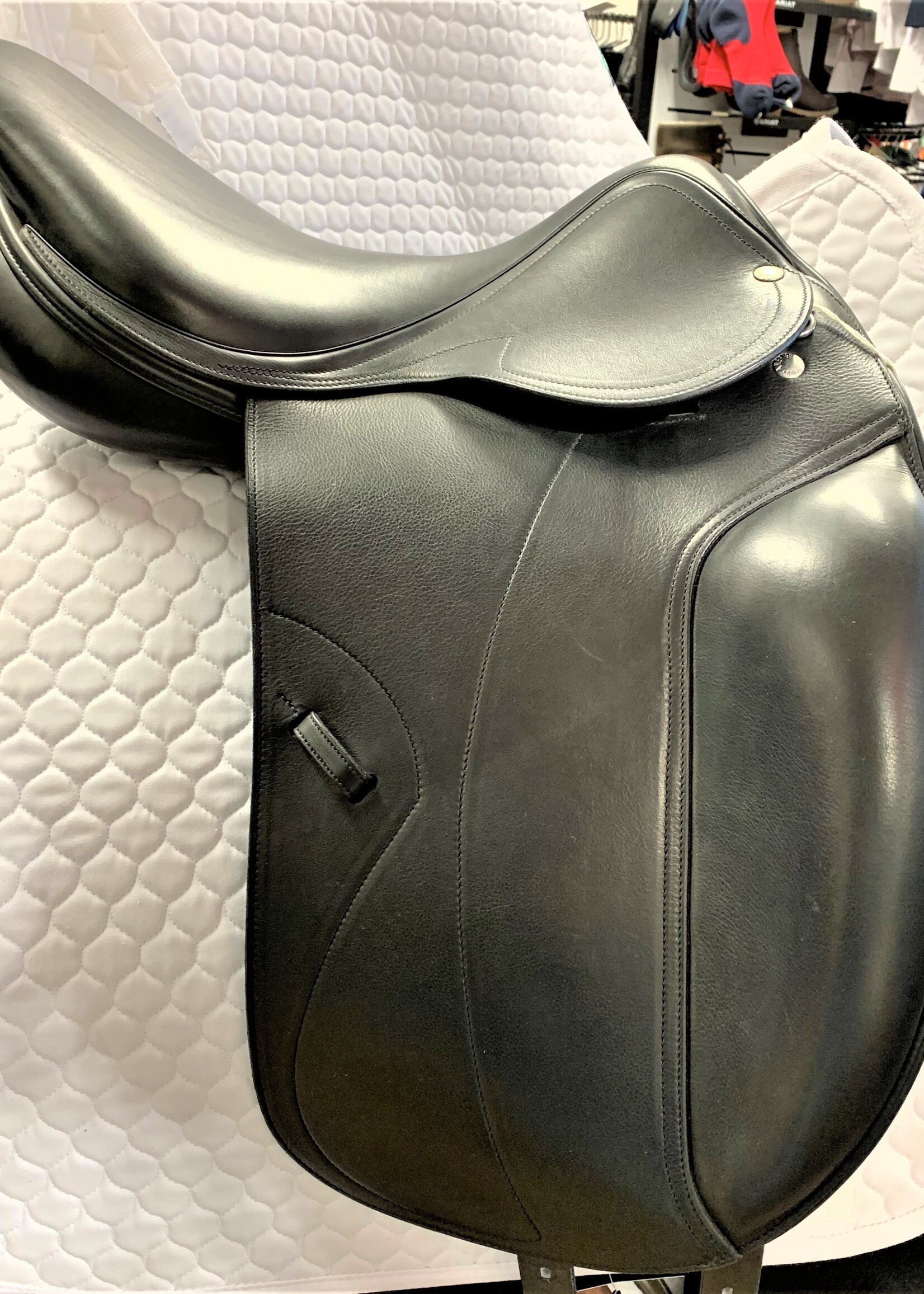 Amerigo Amerigo Close Contact Flat Seat Dressage Saddle 17 " XW Black Ex Demo