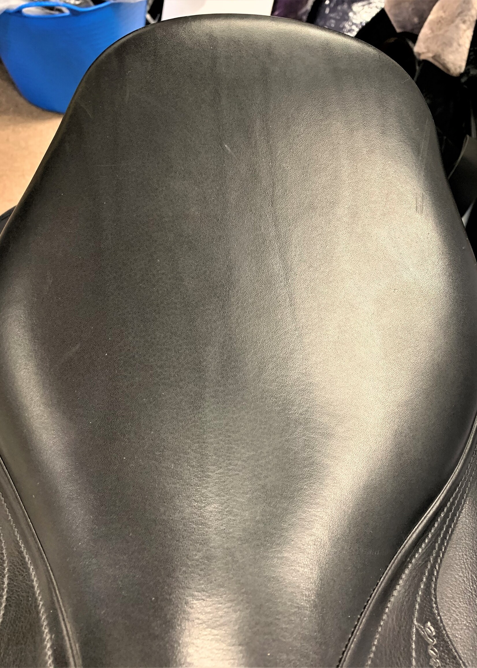 Amerigo Amerigo Close Contact Flat Seat Dressage Saddle 17 " XW Black Ex Demo