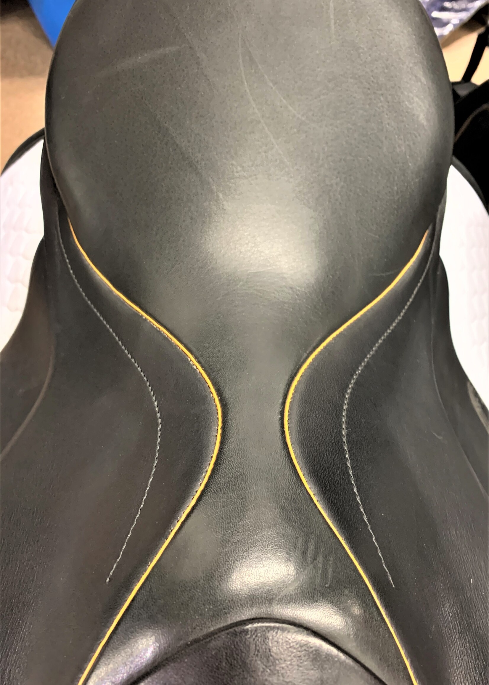 Stubben Stubben Rex VSD Saddle 16" 32 Black Ex Demo