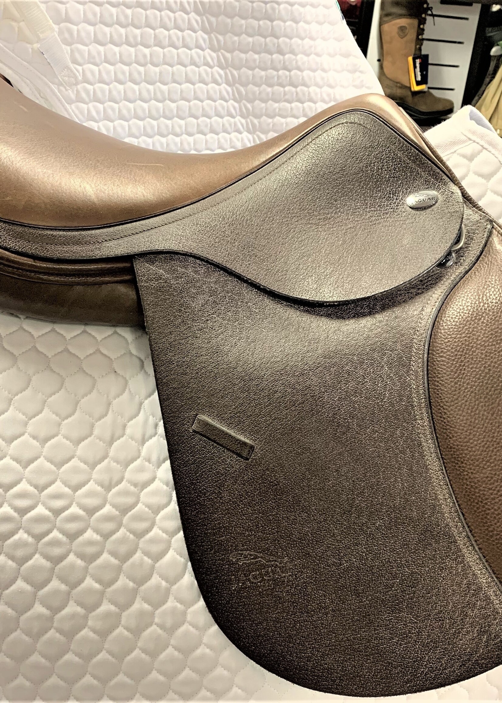 Jaguar Jaguar Close Contact XJS Jump Saddle 17 1/2" 29 Brown Buffalo Leather Ex Demo