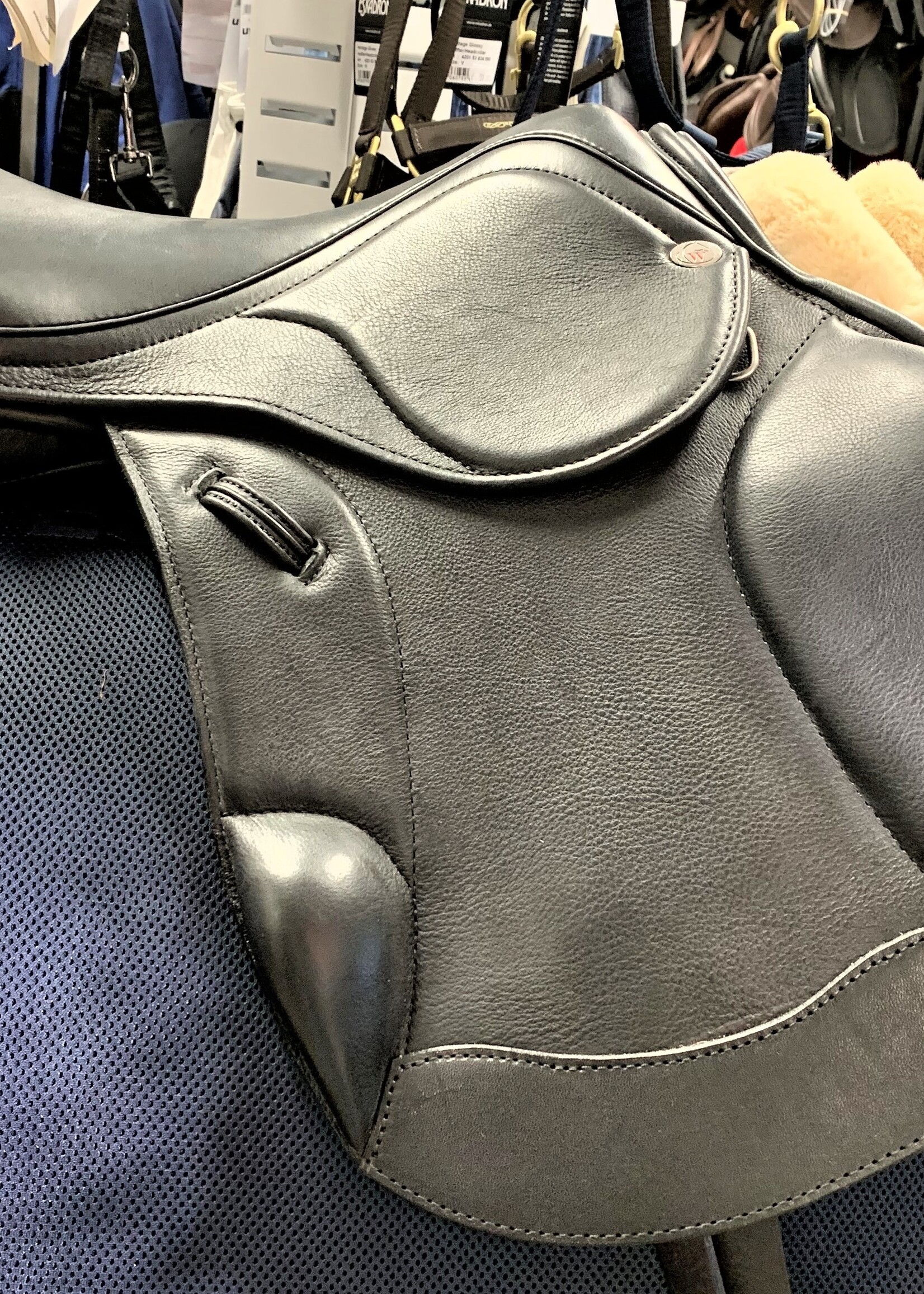 Winners Circle Winners Circle Centaurus Mono Jump Saddle 17" W Black