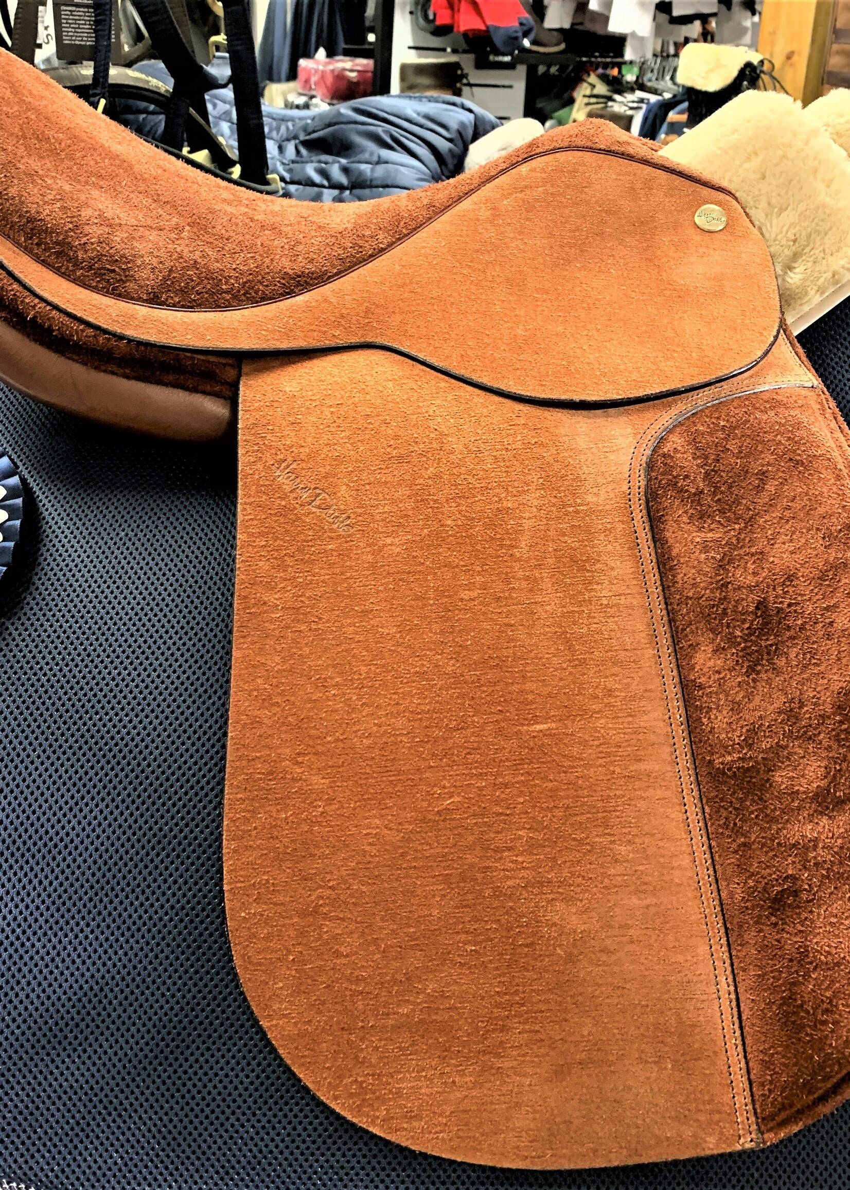 Harry Dabbs Harry Dabbs AO Show Saddle 17" W Tan Hide with Suede Seat and Knee Pads Ex Demo