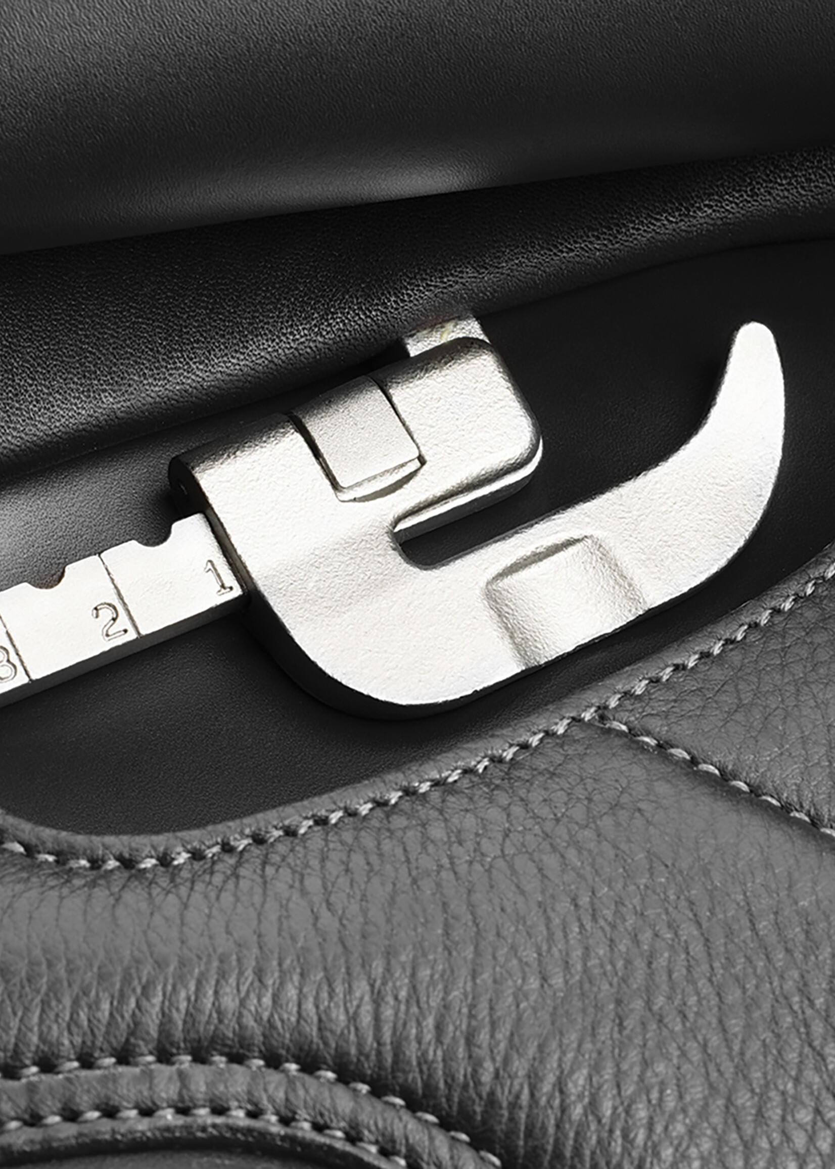 Bates Bates Dressage+ Luxe Leather (CAIR) Saddle