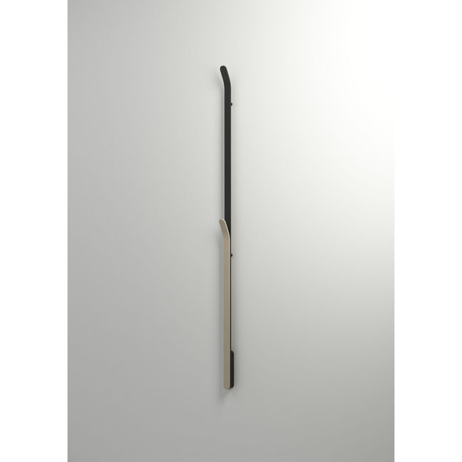 Instamat elektrische handdoekradiator Arc met een vermogen van 34 watt in diverse kleuren