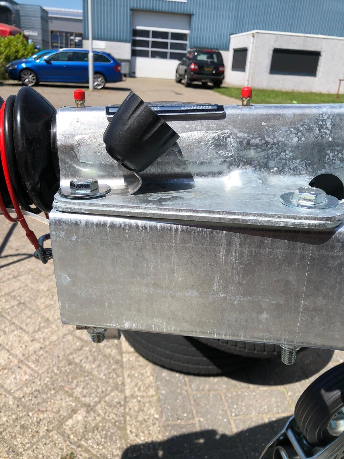 Stekker houder. Universele stekkerhouder voor stekkers op de aanhangwagen.