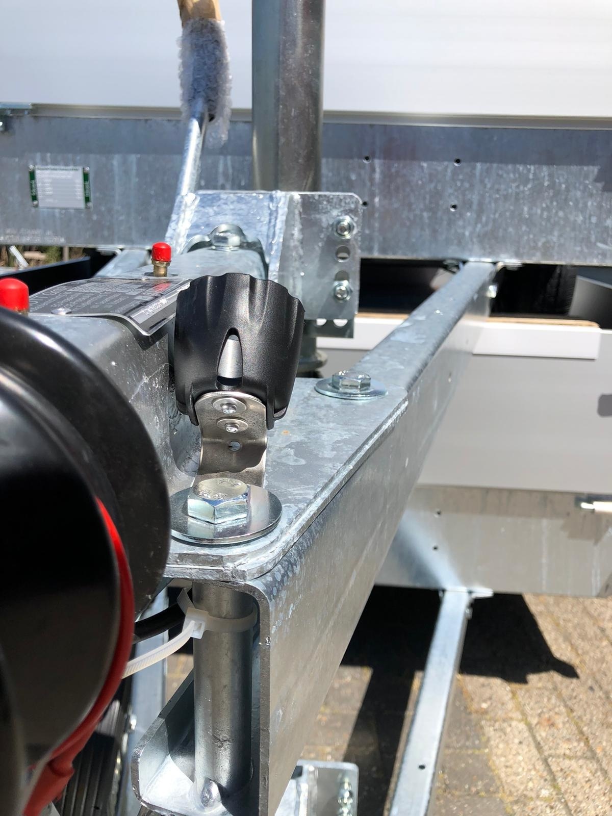 Stekker houder. Universele stekkerhouder voor stekkers op de aanhangwagen.