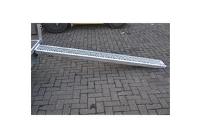 Oprijplaat - staal - 1100 kg (244x30x7,5 cm)