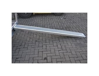 Oprijplaat - staal - 1100 kg (244x30x7,5 cm)
