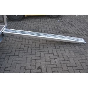 Oprijplaat staal 1 stuk - 2446x300x75 mm - 1100 kg