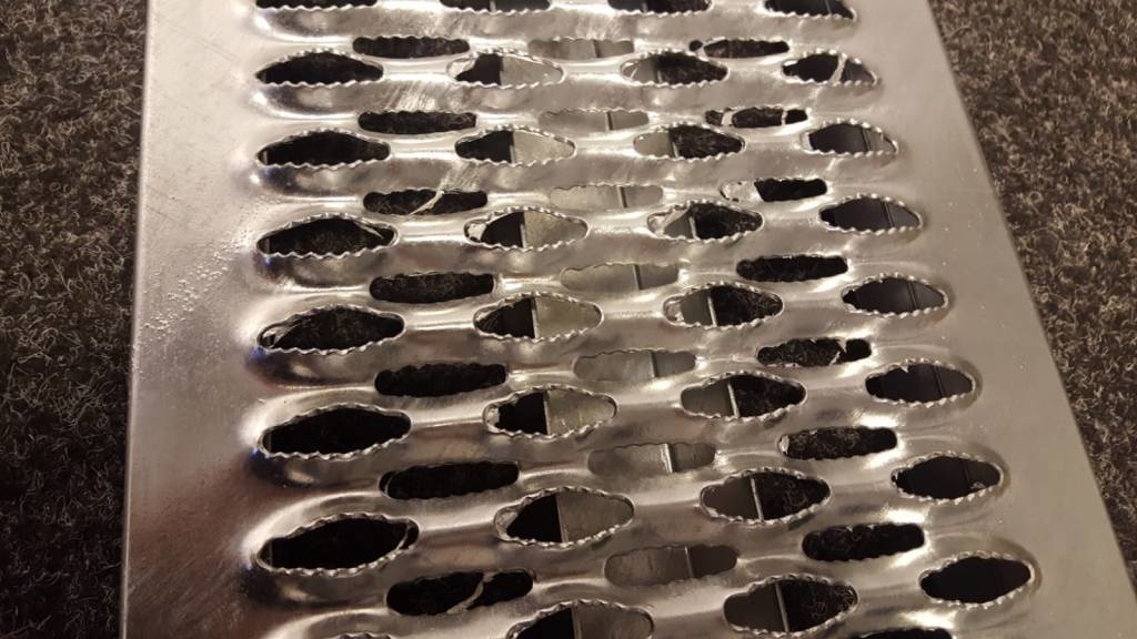 Oprijplaat staal 1 stuk - 2446x300x75 mm - 1100 kg