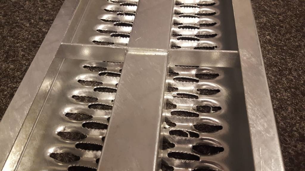 Oprijplaat staal 1 stuk - 2446x300x75 mm - 1100 kg