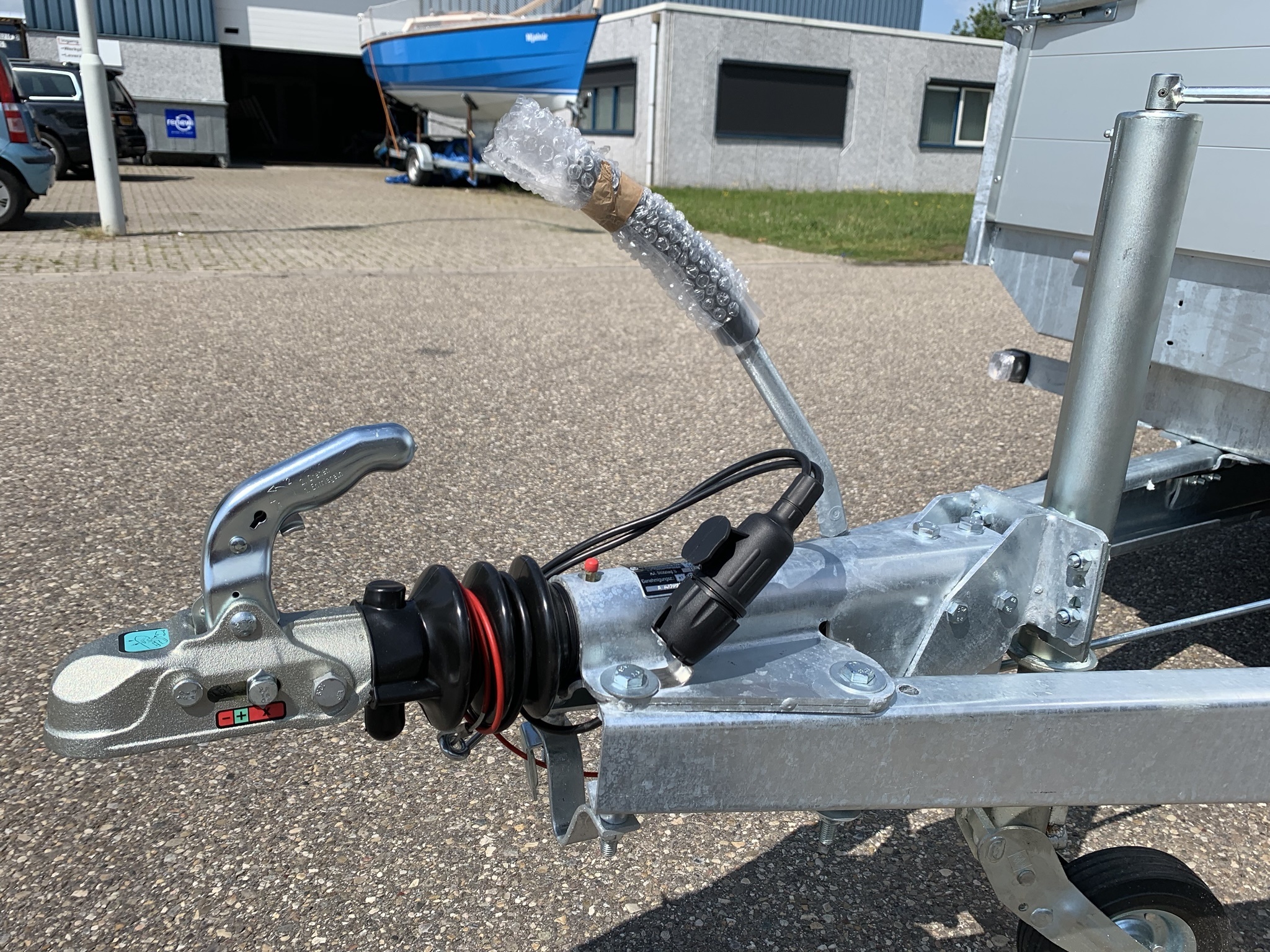 Oplooprem KF27 (2700 kg) V-dissel met konsole voor neuswiel