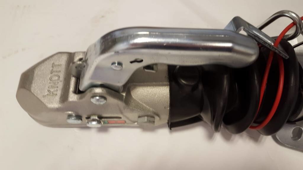 Oplooprem KF27 (2700 kg) V-dissel met konsole voor neuswiel