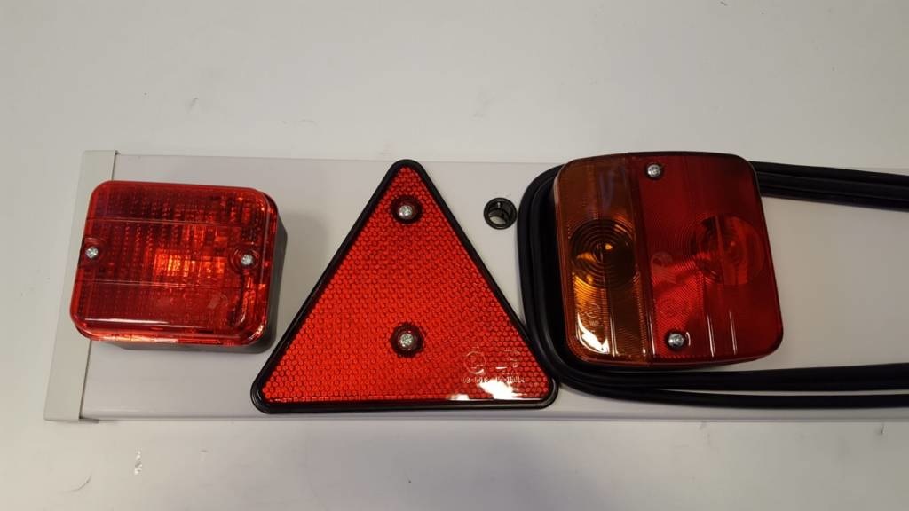 Complete verlichtingsbalk voor aanhanger met 6 meter kabel (breedte 1,37 meter)
