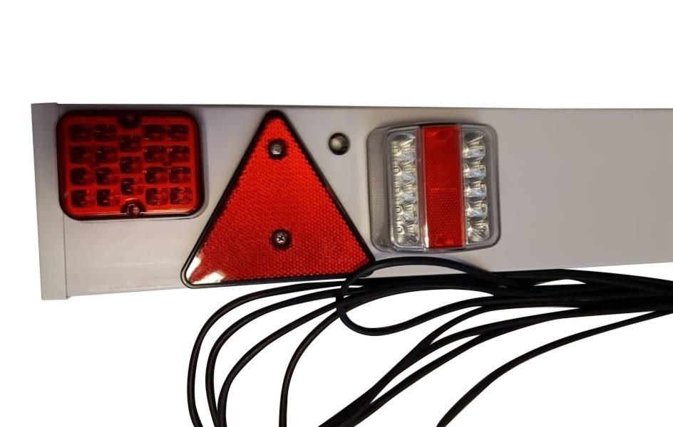 Complete kunststof lichtbalk voor aanhangers en trailers - 137 cm breed- 7 polig - 9 meter kabel