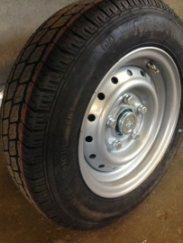 Compleet 12 inch wiel - 155/70R12C band + velg - mercedes steek: 5x112 - 900 kg - 67 mm naafdiameter